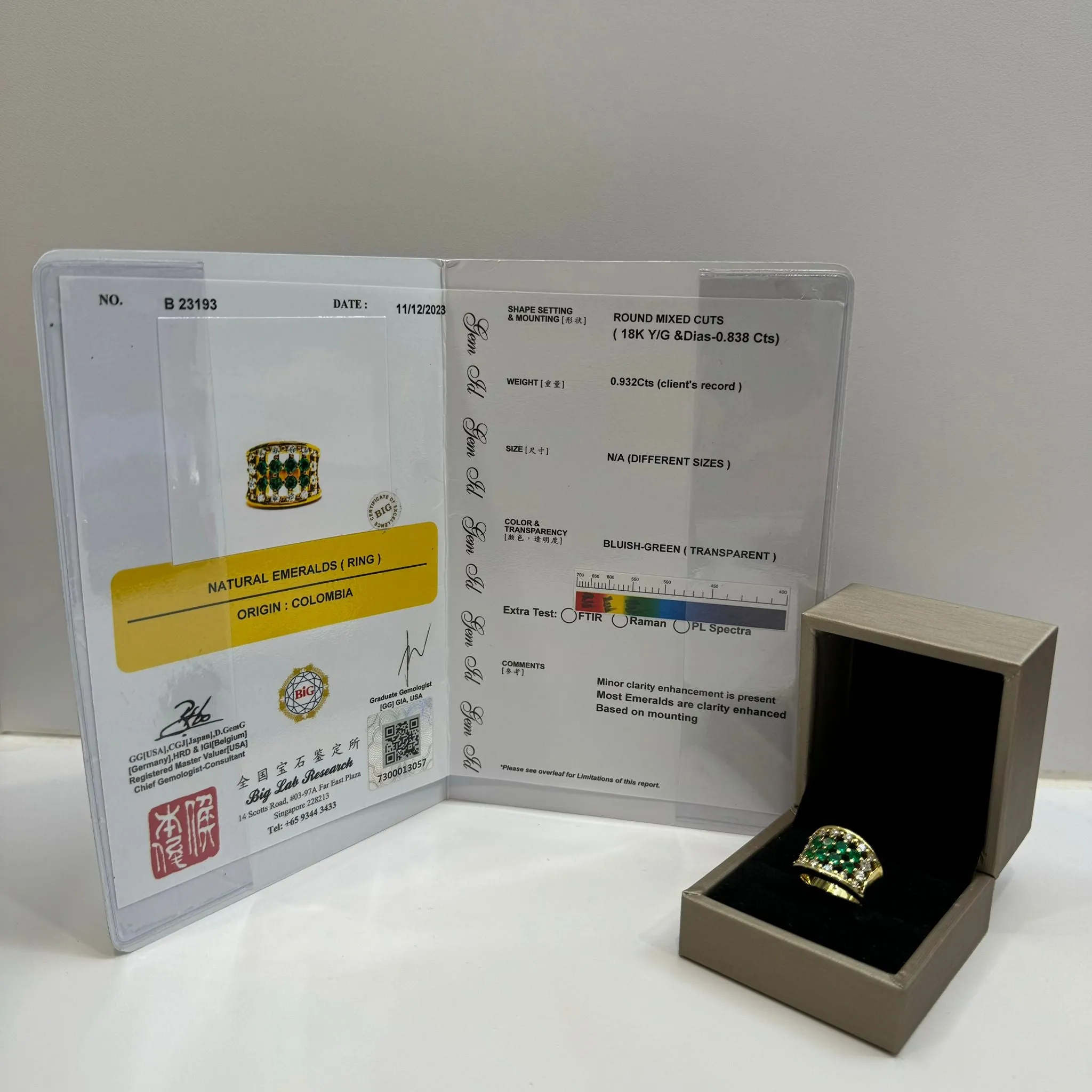 18KYG Emerald & Diamond Ring