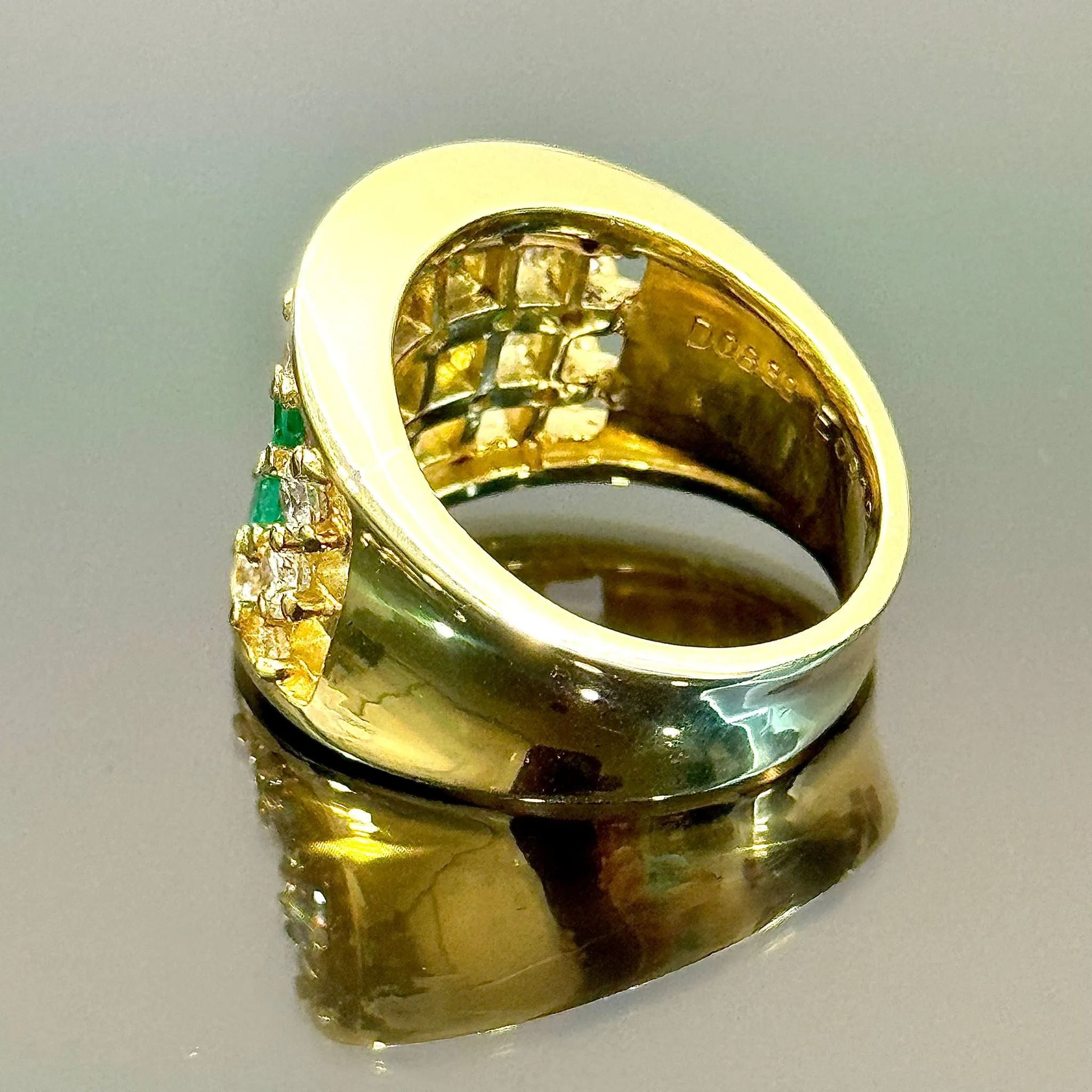 18KYG Emerald & Diamond Ring